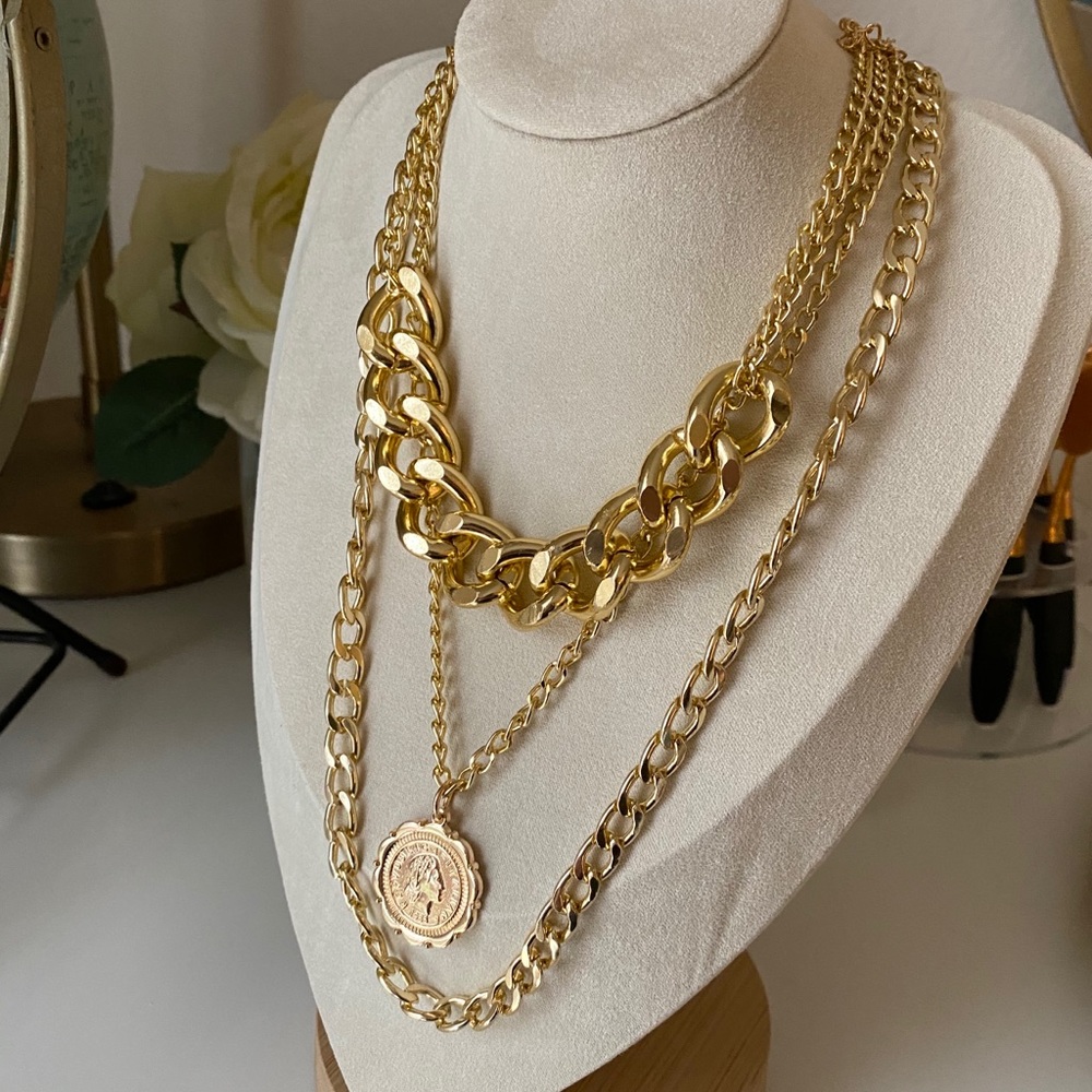Chain link coin layered necklace